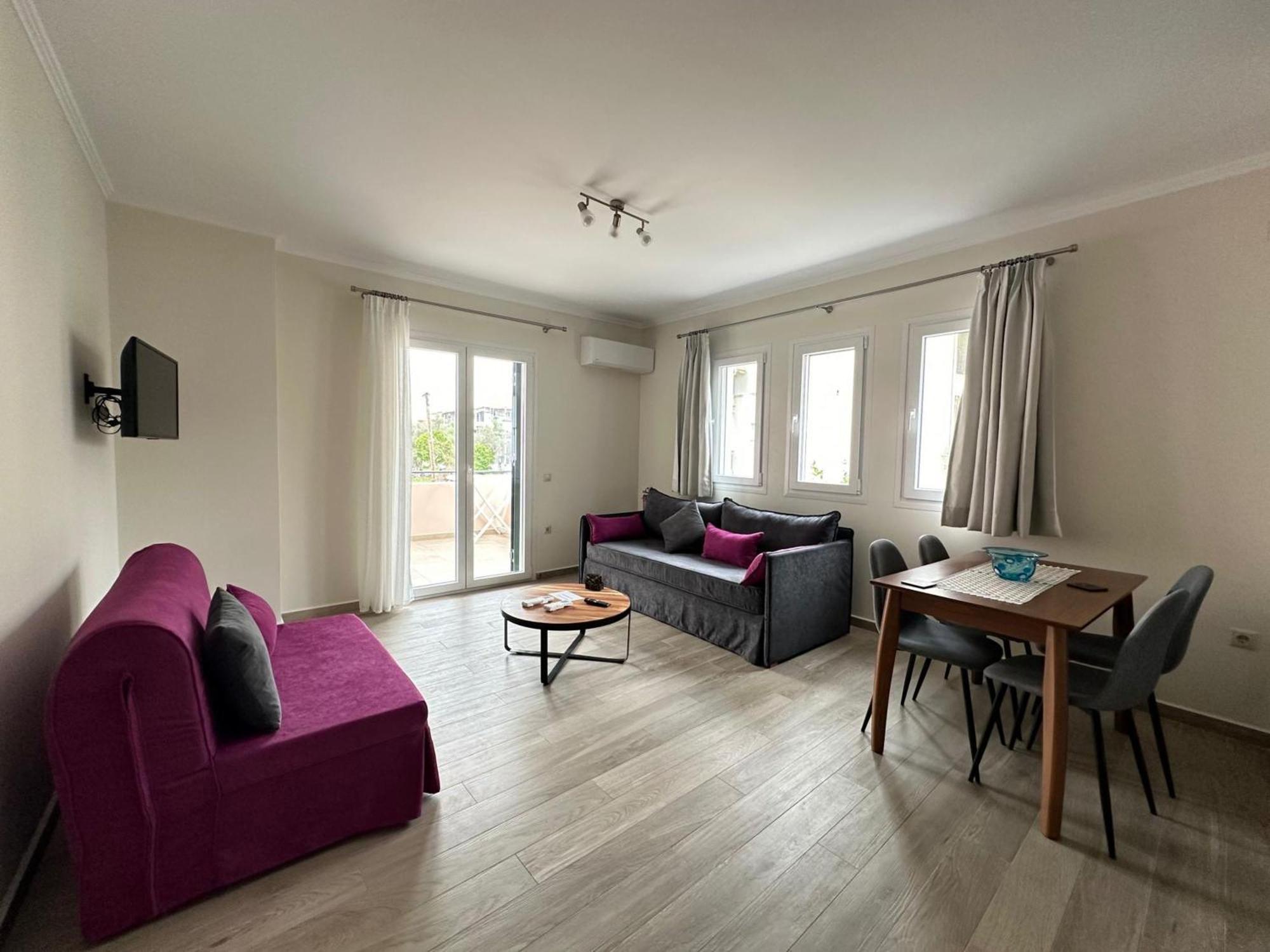 Michael - Private Parking Apartment Lefkada City