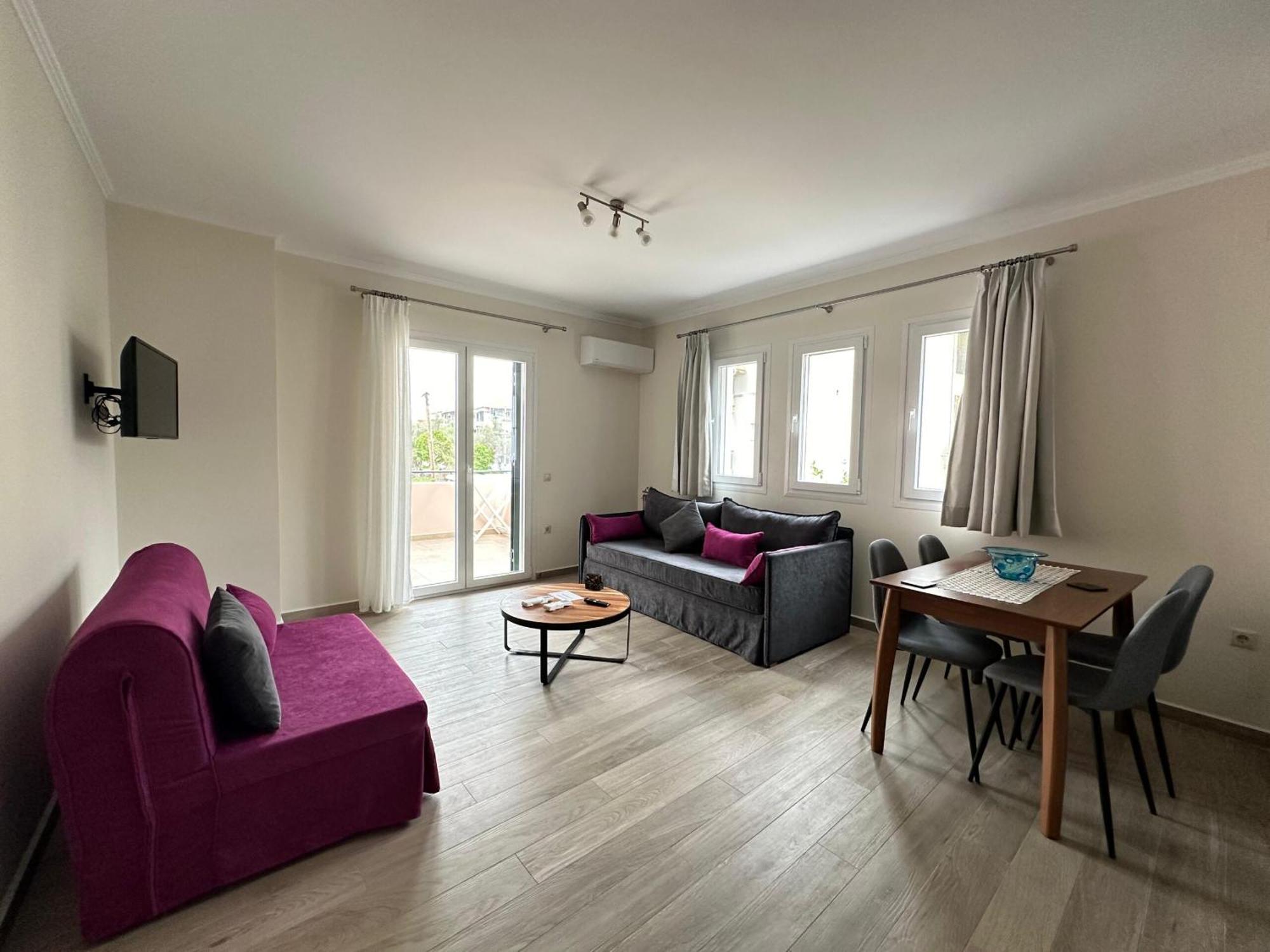 Michael - Private Parking Apartment Lefkada City