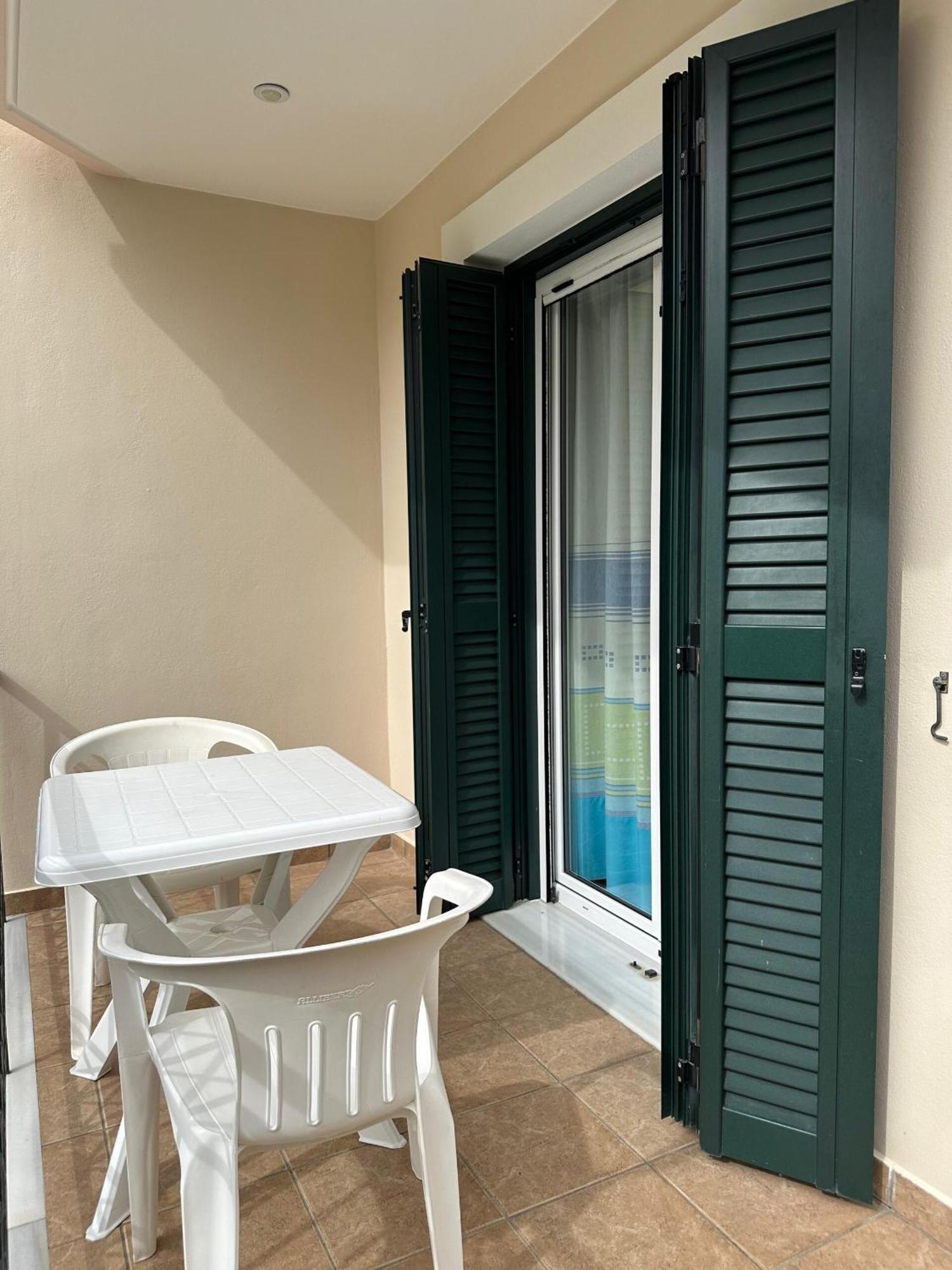 Michael - Private Parking Apartment